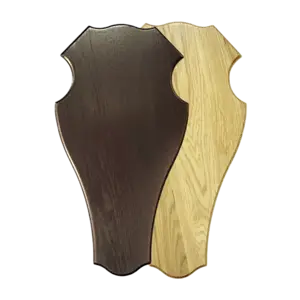 Mörkbejdad troféplatta för dovhjort (Sköld)