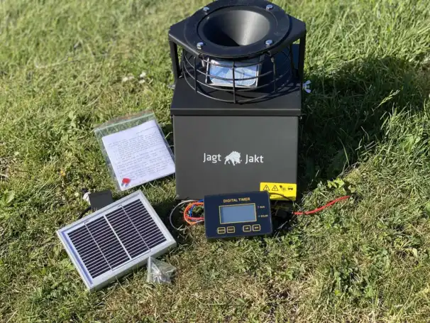 foderautomat galvaniserad och lackerad 12v