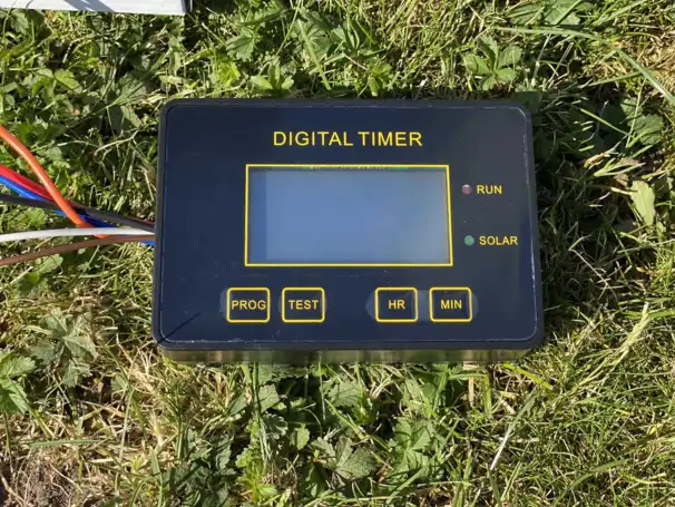 foderautomat galvaniserad och lackerad 12v