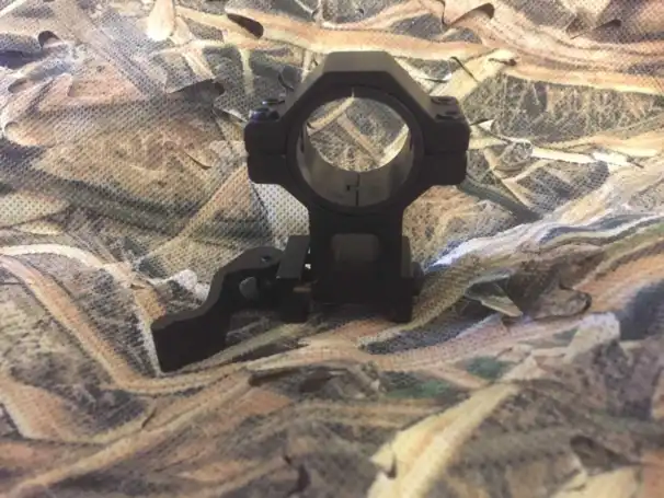 fäste för ficklampa