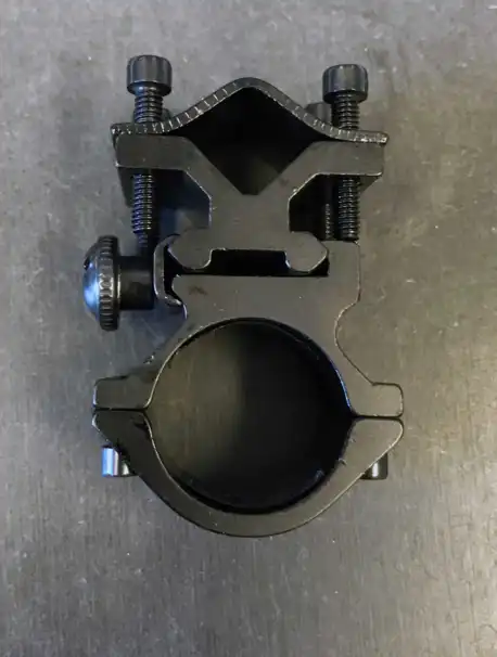 Fäste till pipa 25 mm