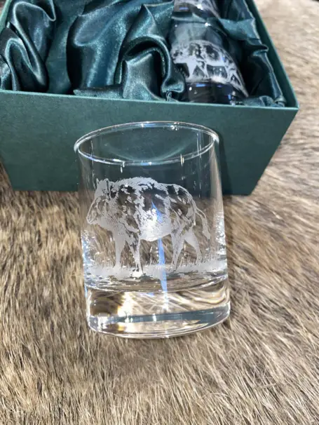 whiskyglas med vildsvinsmotiv (4 glas)
