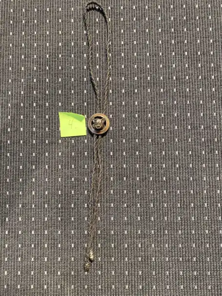bolo tie / cowboyslips