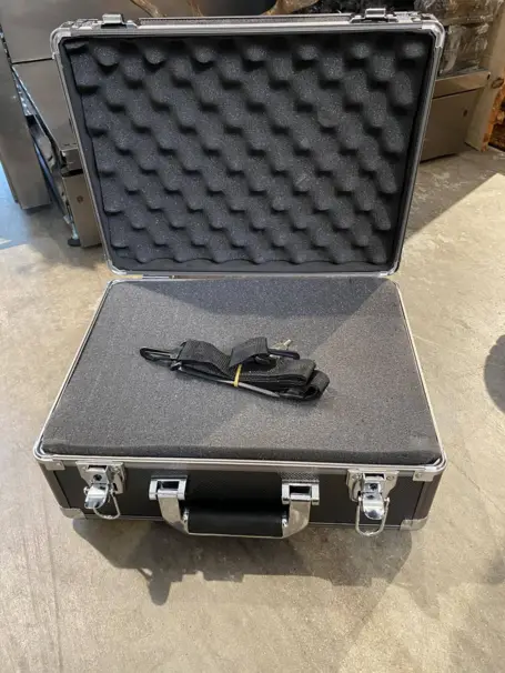 Skyddskoffert i aluminium med skuminlägg