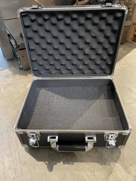 Skyddskoffert i aluminium med skuminlägg