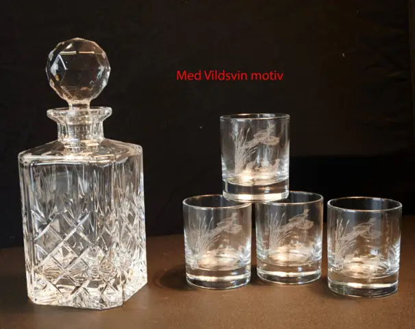 Karaffel med 4 glas - Vildsvinsmotiv