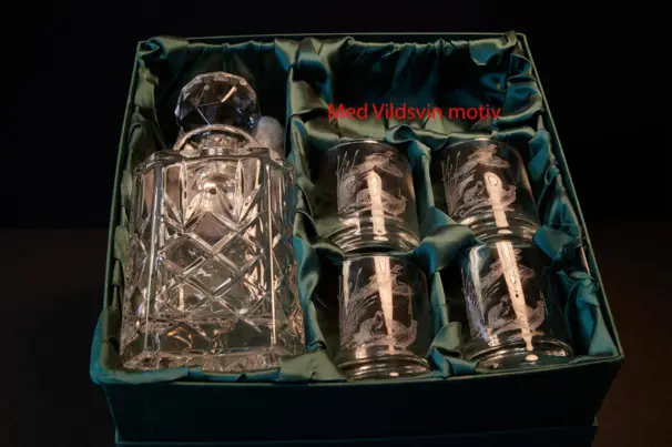 Karaffel med 4 glas - Vildsvinsmotiv