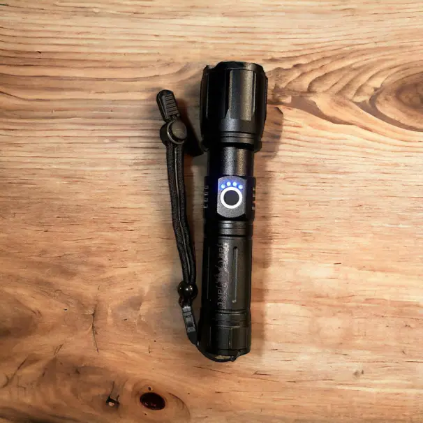 laserficklampa med vitt ljus